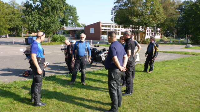 Kurze Einweisung für die Neuen ;-)